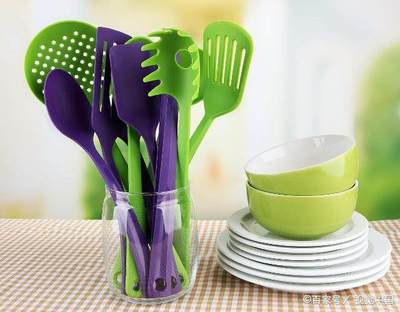 廚房塑料制品煥新秘籍 清潔、除味、去漬全攻略